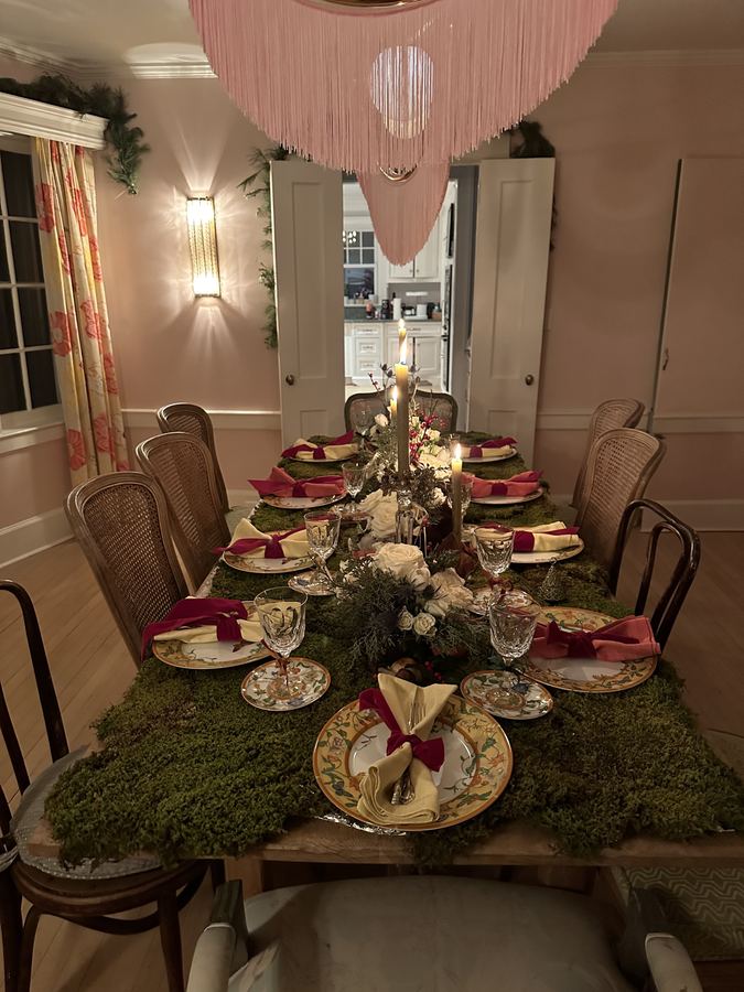 Christmas wide, dining room with moss table