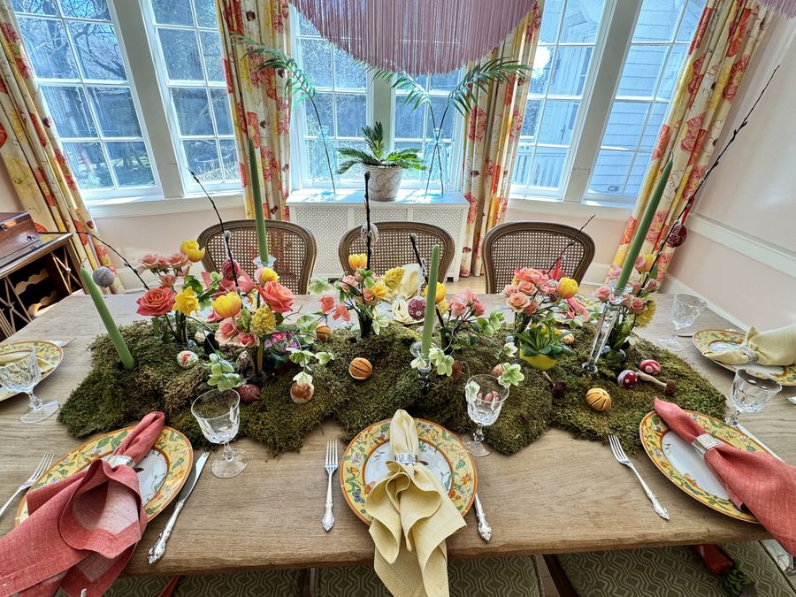 Easter wide, dining room