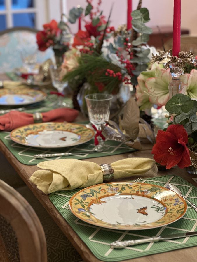 Christmas place setting, yellow napkin, red flowers, Hermès