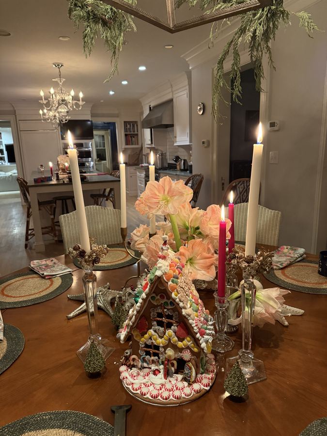 Christmas, gingerbread house centerpiece, pink flowers, tapers