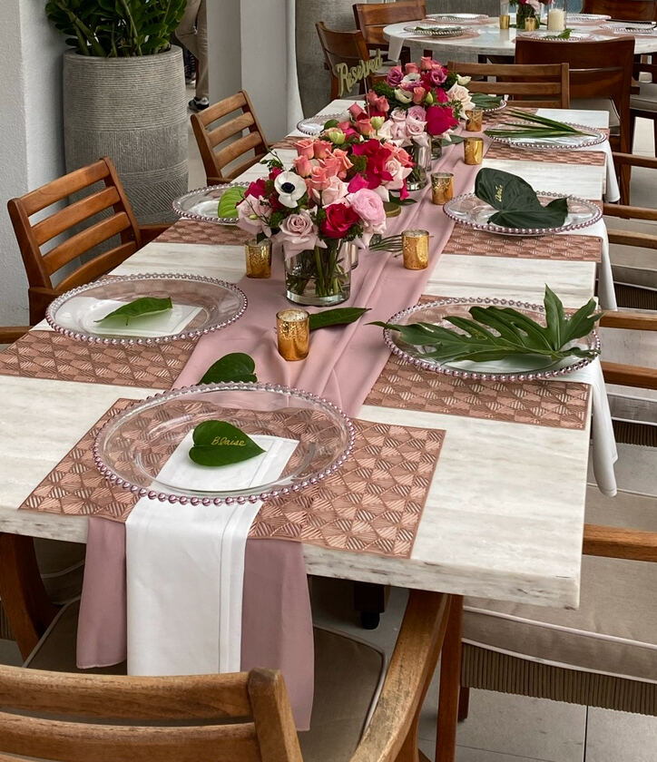 Miami: pink roses, beaded chargers, dusty pink runner